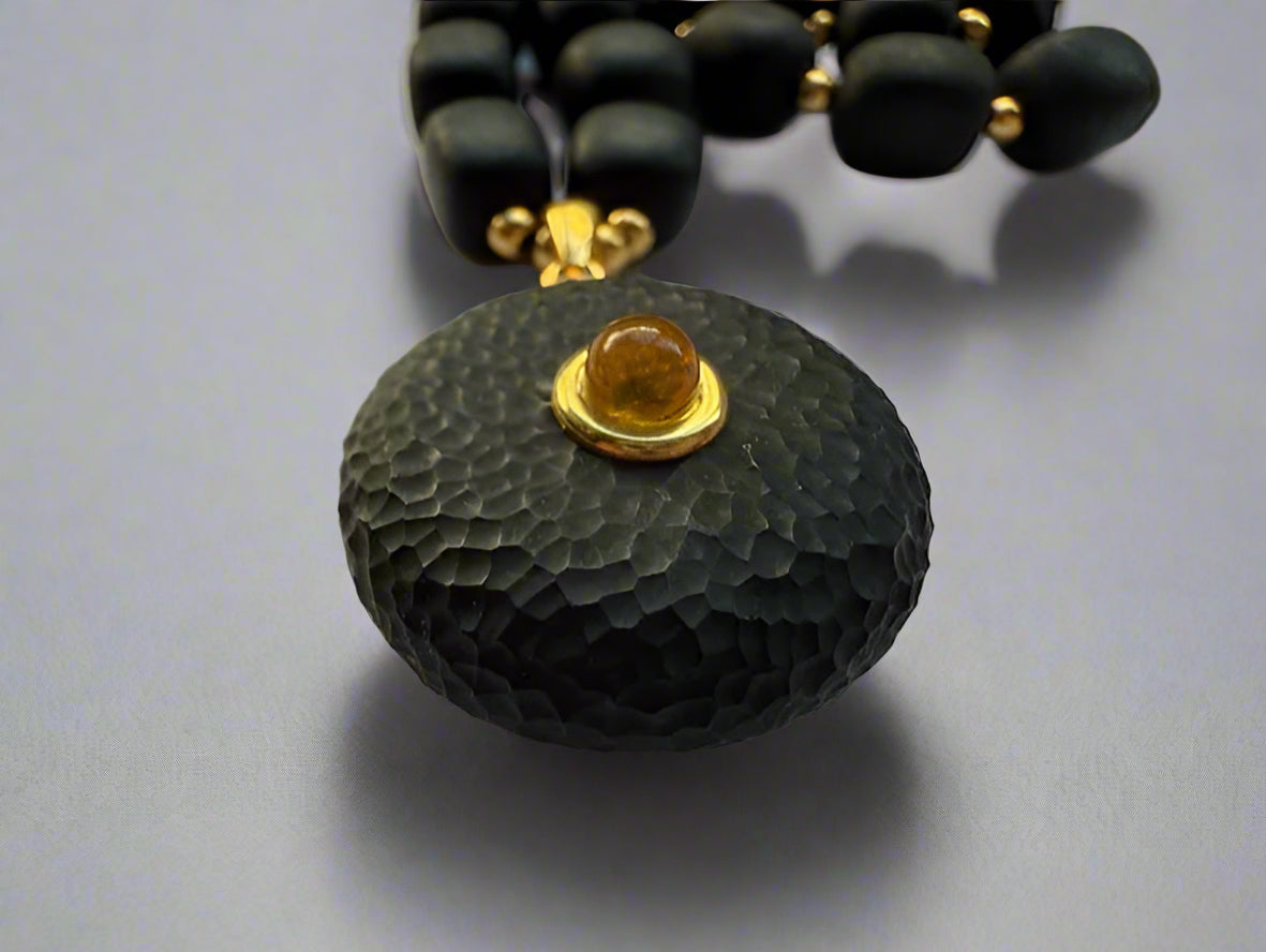pendant of the sculpture necklace