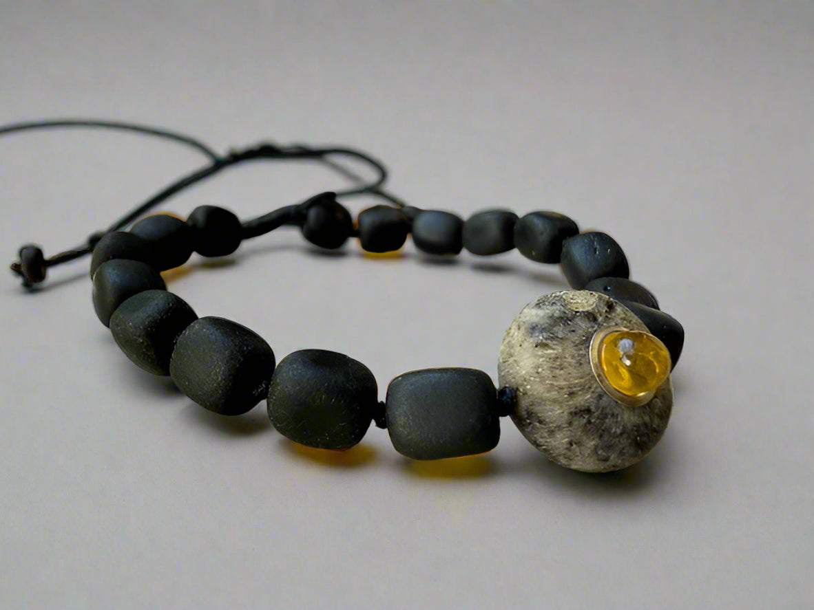 Contrasting Amber Bead Men's Bracelet