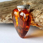 Load image into Gallery viewer, Tiny Heart Pendant
