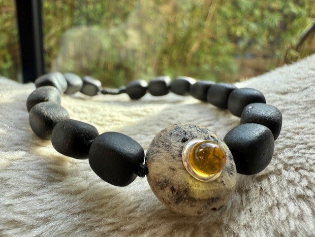 Contrasting Amber Bead Men's Bracelet