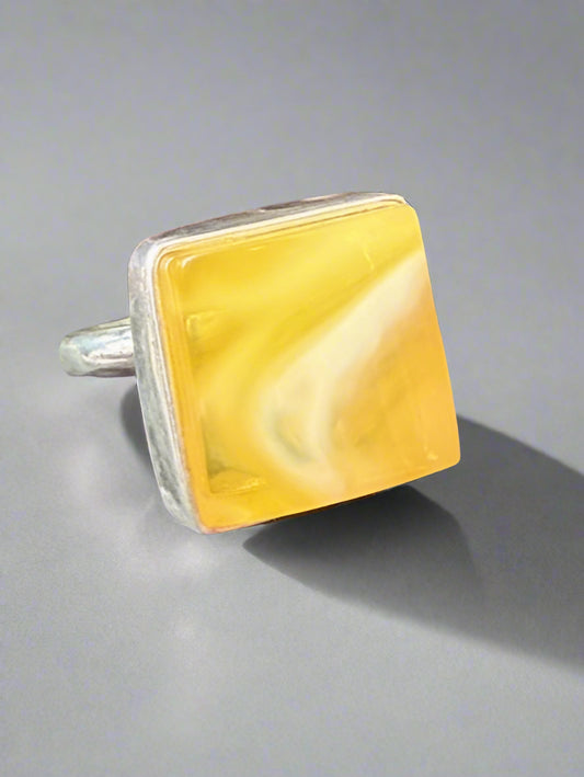Square-cut yellow Baltic amber ring