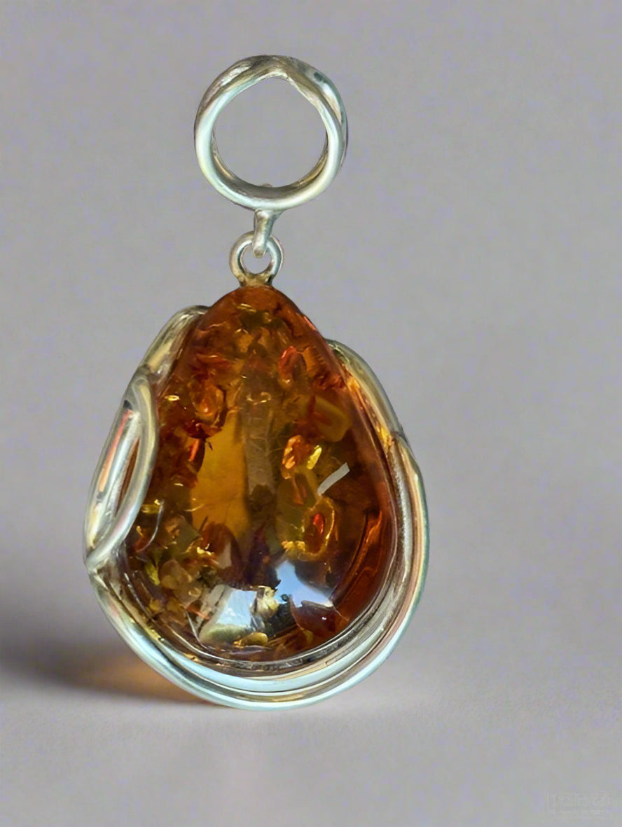 Sterling Silver Amber pendant