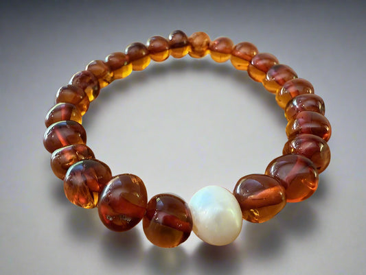 A bracelet made of cognac amber beads and a white baroque pearl.