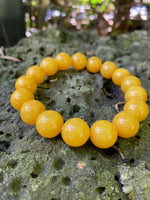 Load image into Gallery viewer, Yellow Round Amber Bracelet ( pre order )
