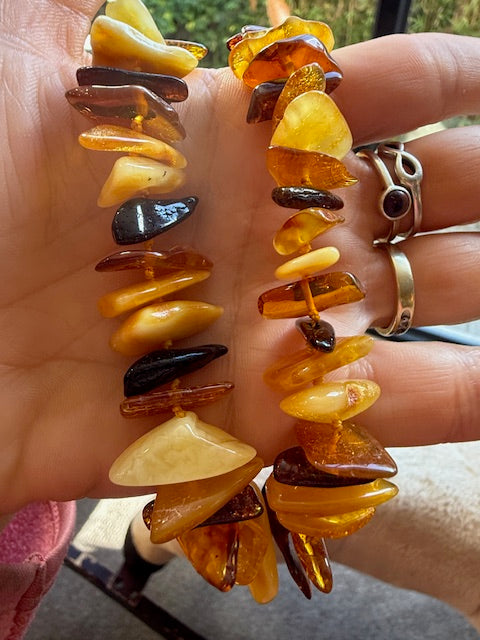 Flowing Amber Chip Necklace