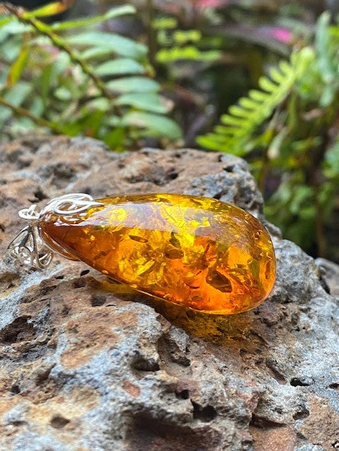 HAND MADE BALTIC AMBER PENDANT - Amber House 