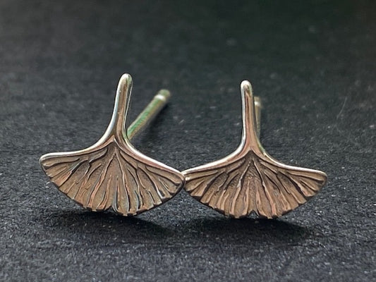 Dainty earrings - Amber House 