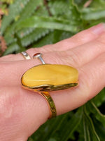 Load image into Gallery viewer, Gold Milky Amber Ring
