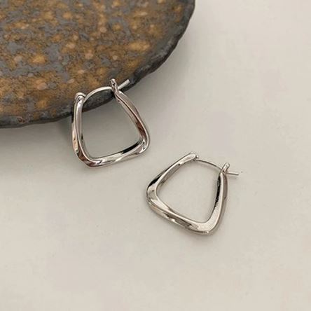 Dainty earrings - Amber House 